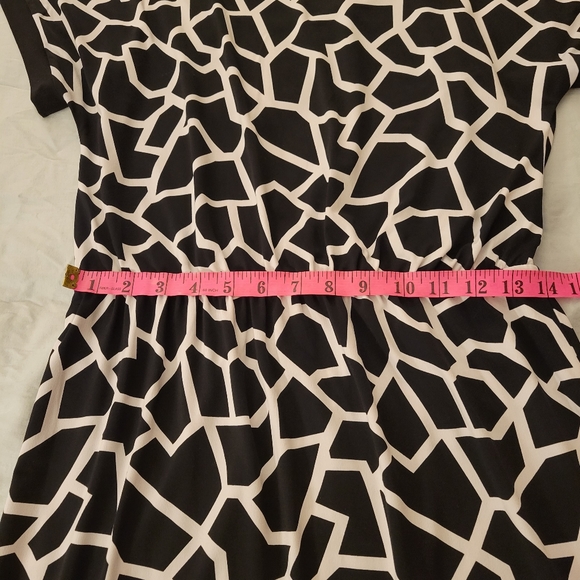Alfani short sleeve Size Small Black and white geometric design dress - Picture 3 of 5